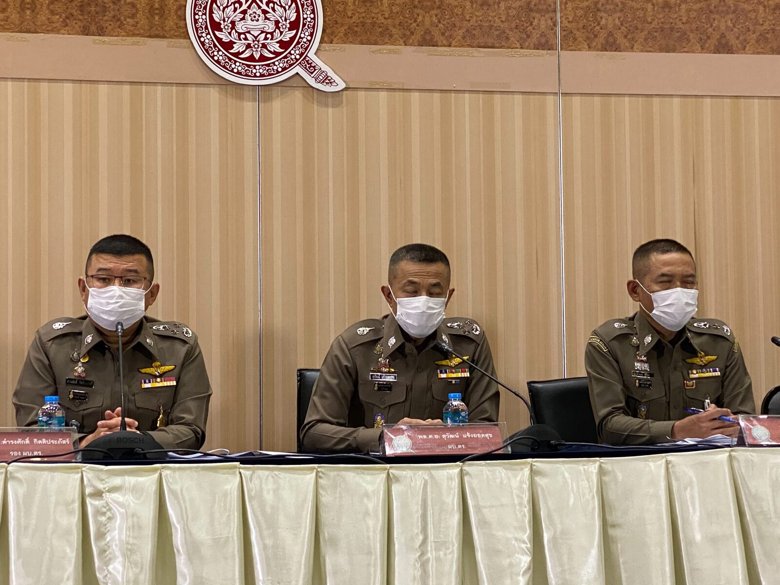 ผู้บัญชาการตำรวจแห่งชาติแถลงจับเครือข่าย 2 โรงแรมชัยภูมิ – ภูเก็ต ทุจริตโครงการ “เราเที่ยวด้วยกัน”ระบุเป็นขบวนการใหญ่ ฉ้อโกงเงินของรัฐ รวมกว่า 100 ล้านบาท