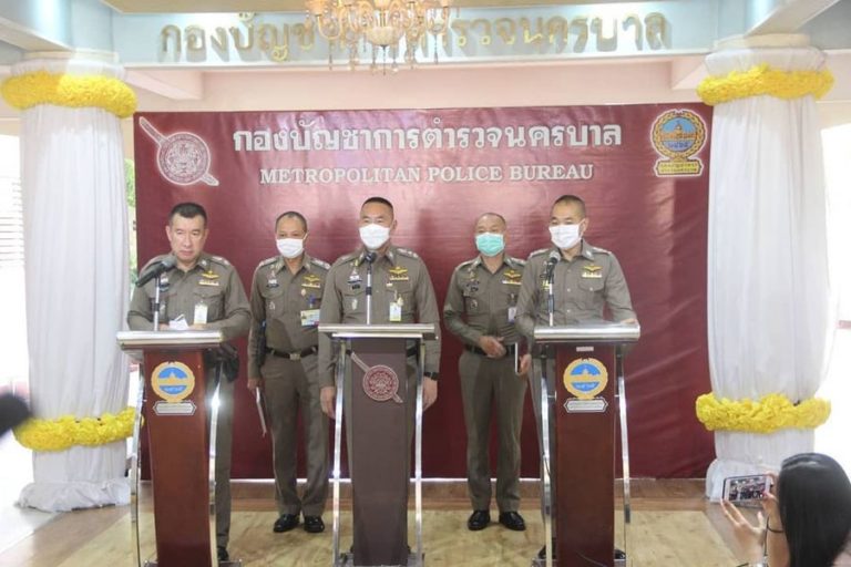 ผู้บัญชาการตำรวจนครบาลนำทีมแถลงยืนยันตำรวจไม่ได้ฉีดน้ำ กระสุนยาง แก๊สน้ำตาใส่ผู้ชุมนุม ระบุชายที่โลกโซเชี่ยลติดแฮชแทคว่าเป็นหมอ ตรวจสอบไม่ได้ประกอบอาชีพหมอ หากใครเสียหายสามารถแจ้งความดำเนินคดีกับตำรวจท้องที่ได้