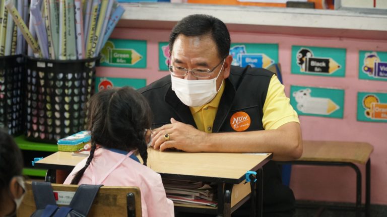 ผู้อำนวยการสำนักการศึกษา กรุงเทพมหานคร ตรวจเยี่ยมโรงเรียนชุมชนหมู่บ้านพัฒนา เขตคลองเตย