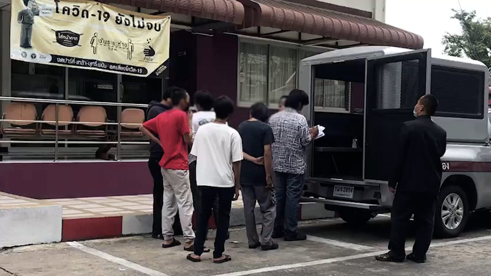 ฟันผิดคน !! รวบ 13 โจ๋ ฟันเด็ก 14 ปี หน้าตลาดบางแคสารภาพนึกว่ากลุ่มคู่อริ