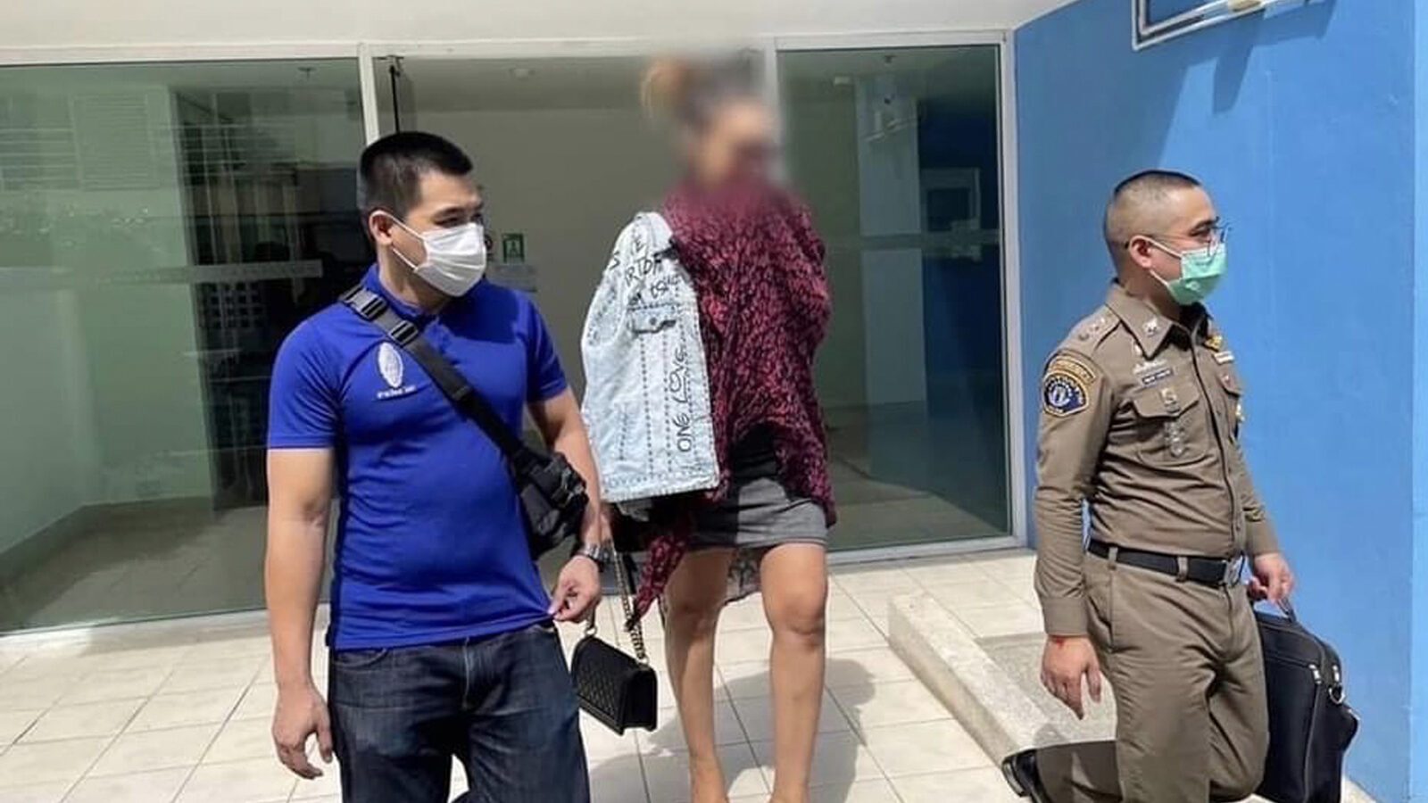 รวบ “ทีน่า สรพงษ์” หนีหมายศาลคดียักยอกทรัพย์ ขีดกระเป๋าเเบรนด์เนมลูกค้า