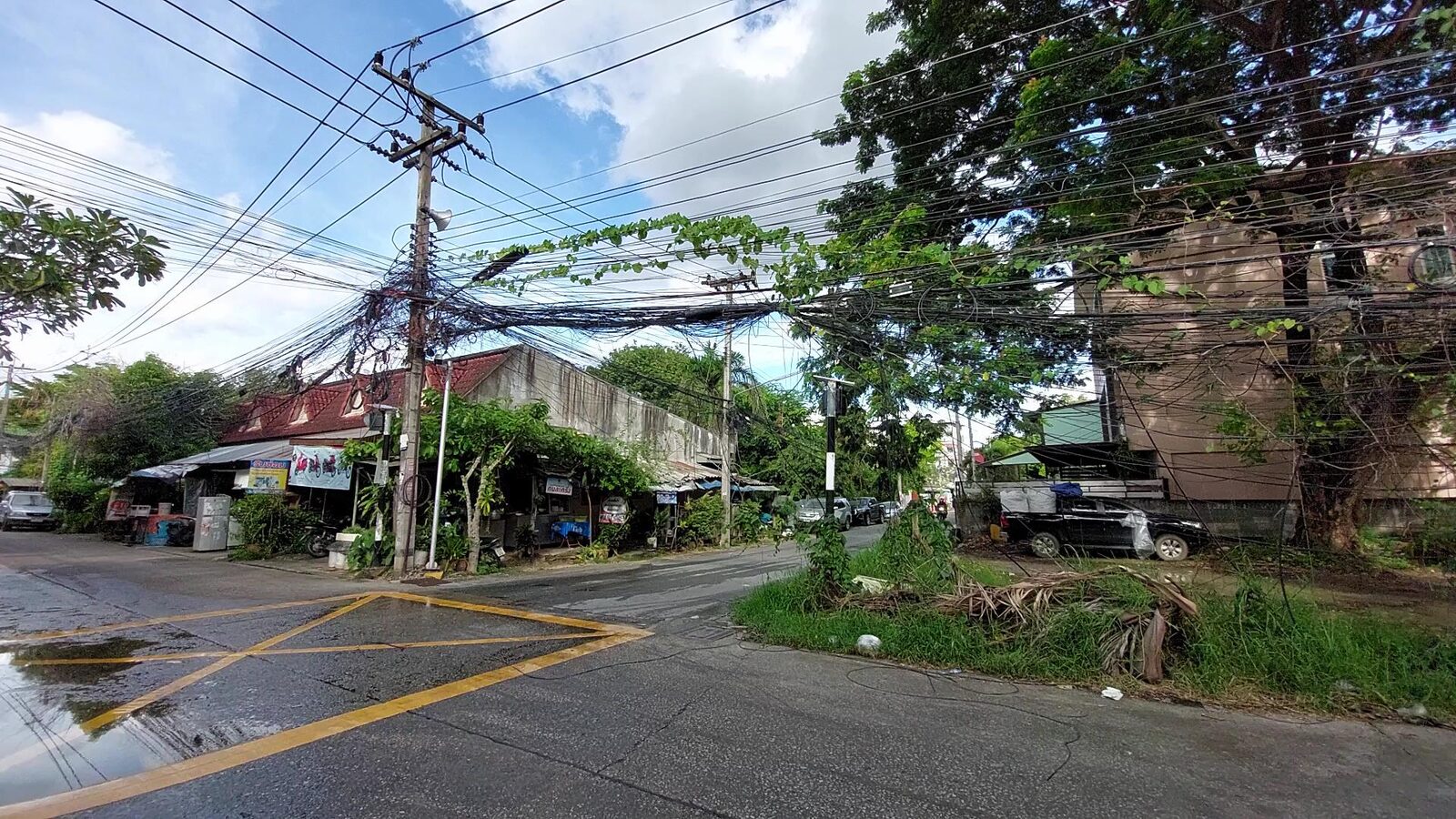 ชาวเชียงใหม่ ร้องแก้สายไฟหลุดลุ่ย ผู้ว่าฯสั่งเร่งจัดระเบียบลงดิน