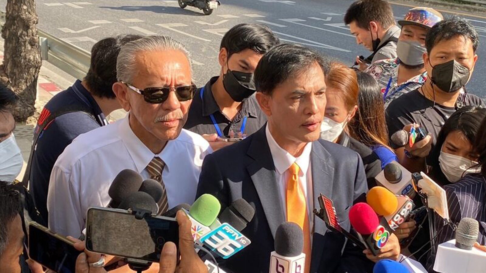 “ชูวิทย์” ยื่นฟ้อง “สันธนะ” 3 ข้อหา เรียกค่าเสียหาย 100 ล้านบาท