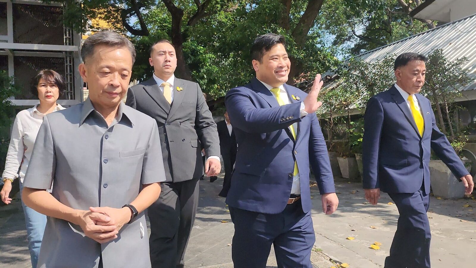“ท่านอ้น” ทำบุญวัดปทุมวนาราม ถวายเป็นพระราชกุศล ในหลวงร. 9 – ร.10