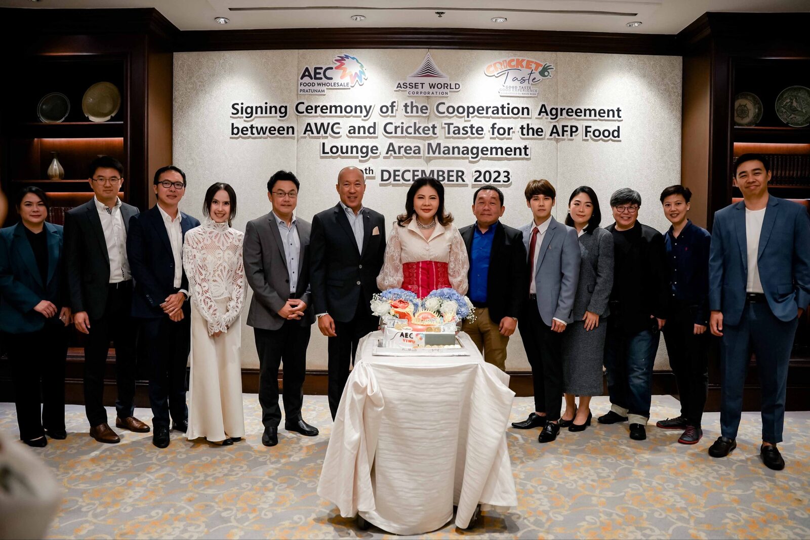 คุณหรีดผนึกพันธมิตรทำสัญญาความร่วมมือ โครงการเออีซี ฟู๊ด โฮเซล ประตูน้ำ ทำ food lounge รสชาติ อร่อยเลิศ เชื่อหากร้านอาหารไทยได้การสนับสนุน &nbsp;“ครัวไทย” ก้าวไกลสู่“ครัวโลก” ได้
