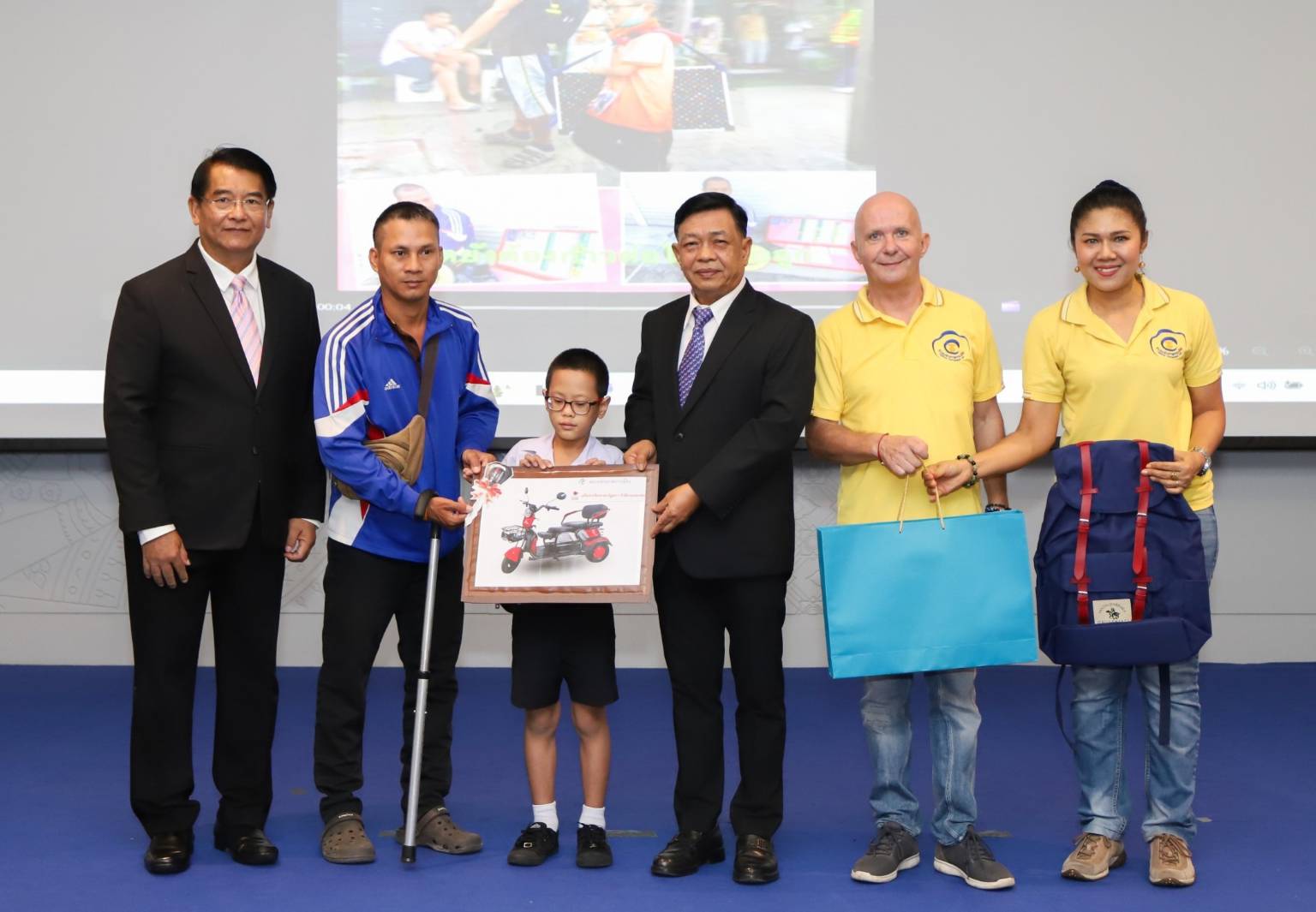 “อลงกรณ์” ประธานพิธีมอบทุนการศึกษาบุตร-ธิดา ชมรมช่างภาพการเมือง