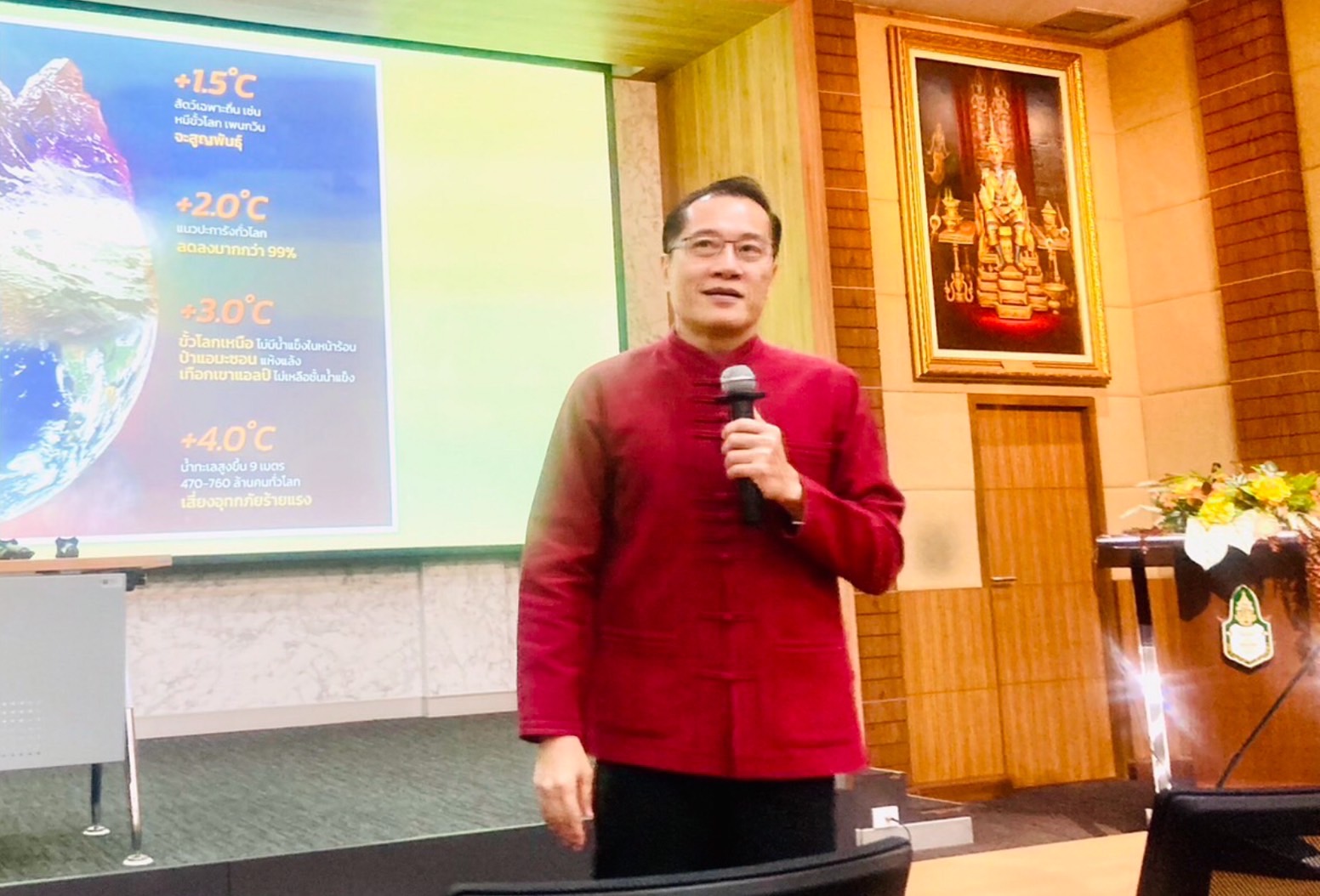 เมื่อวันที่ 9 มีนาคม 2567 นายวีระศักดิ์ โควสุรัตน์ สมาชิกวุฒิสภา รองประธานกรรมาธิการทรัพยากรธรรมชาติและสิ่งแวดล้อม เป็นวิทยากร บรรยาย ในหัวข้อ “ความร่วมมือระหว่างประเทศ และกฎหมายที่เกี่ยวกับภาวะโลกร้อน” ในหลักสูตร ปรม.รุ่นที่ 23 @ห้องประชาธิปก สถาบันพระปกเกล้า
