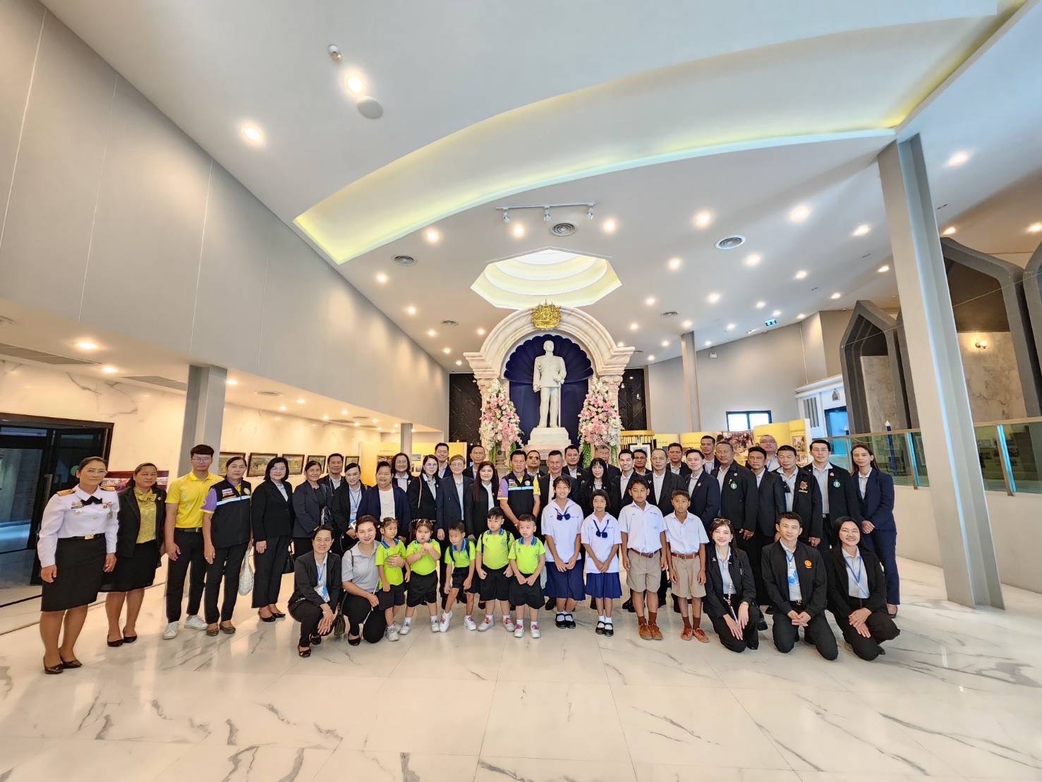 ผู้เข้ารับการอบรมหลักสูตรผู้นำพอเพียงเพื่อความมั่นคง รุ่นที่ 18 จัดโครงการ “พี่พาน้องชมอนุสรณ์สถานแห่งชาติ” สร้างจิตสำนึกความเป็นไทย