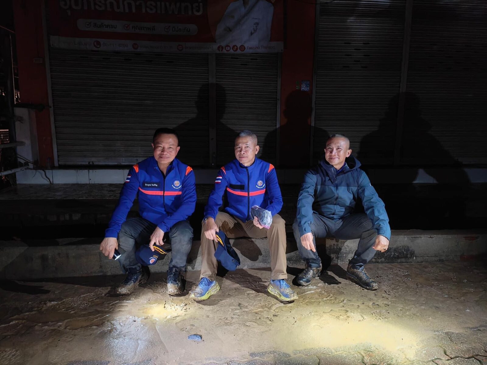 “ผู้บัญชาการทหารสูงสุด ปฏิบัติงานเคียงบ่าเคียงไหล่กำลังพล เพื่อช่วยเหลือประชาชนตลอด 24 ชั่วโมง”
