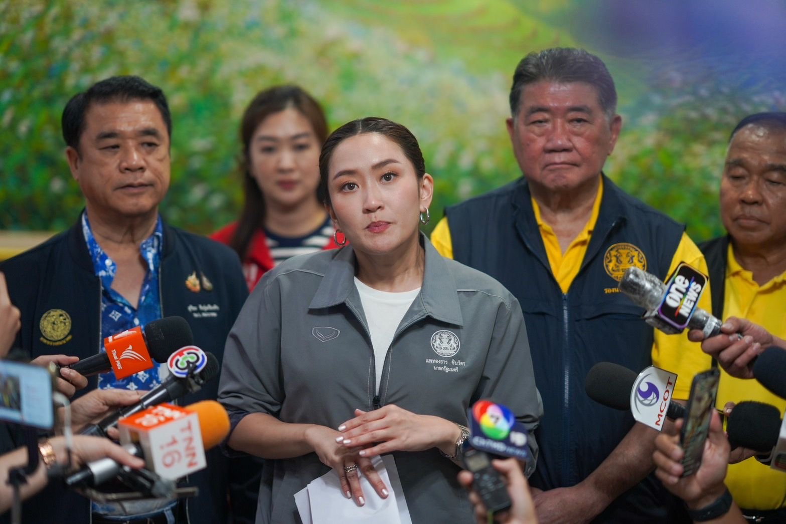 นายกฯ อัญเชิญพระราชกระแสในหลวงรัชกาลที่ 10 ทรงห่วงใยประชาชนผู้ประสบภัย และพระราชกระแสชื่นชมพร้อมพระราชทานกำลังใจ แก่จิตอาสาจากทุกภาคส่วน