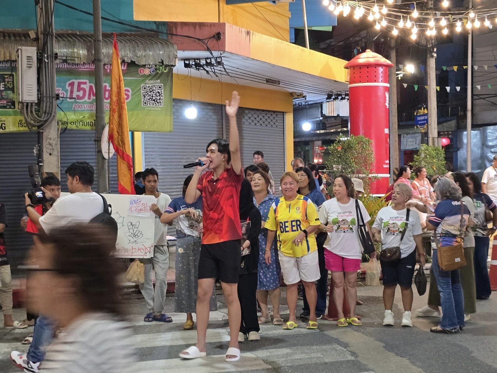 เยาวชนเมืองเบตงเปิดกล่องรับบริจาค แบ่งปันธารน้ำใจ เบตง-แม่สาย