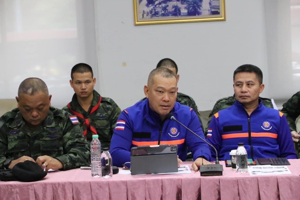 รวมพลังช่วยน้ำท่วมเหนือ ทหารจับมือลุยทุกชุมชน “เรื่องดังหลังข่าว” รวมพลังช่วยน้ำท่วมเหนือ ทหารจับมือลุยทุกชุมชน “เรื่องดังหลังข่าว”