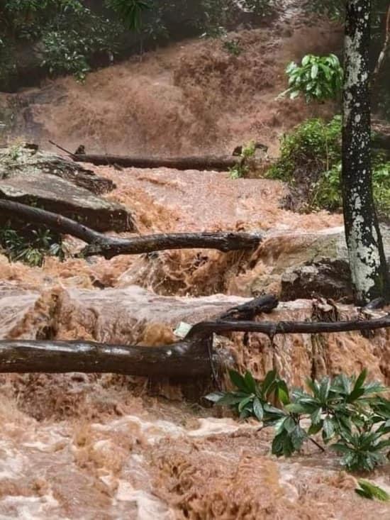 ฝนตกหนักน้ำป่าดอยสุเทพทะลักท่วมซ้ำ ฝั่งตะวันตกของเมืองเชียงใหม่ ฝนตกหนักน้ำป่าดอยสุเทพทะลักท่วมซ้ำ ฝั่งตะวันตกของเมืองเชียงใหม่