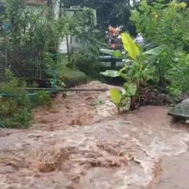 ฝนตกหนักน้ำป่าดอยสุเทพทะลักท่วมซ้ำ ฝั่งตะวันตกของเมืองเชียงใหม่ ฝนตกหนักน้ำป่าดอยสุเทพทะลักท่วมซ้ำ ฝั่งตะวันตกของเมืองเชียงใหม่