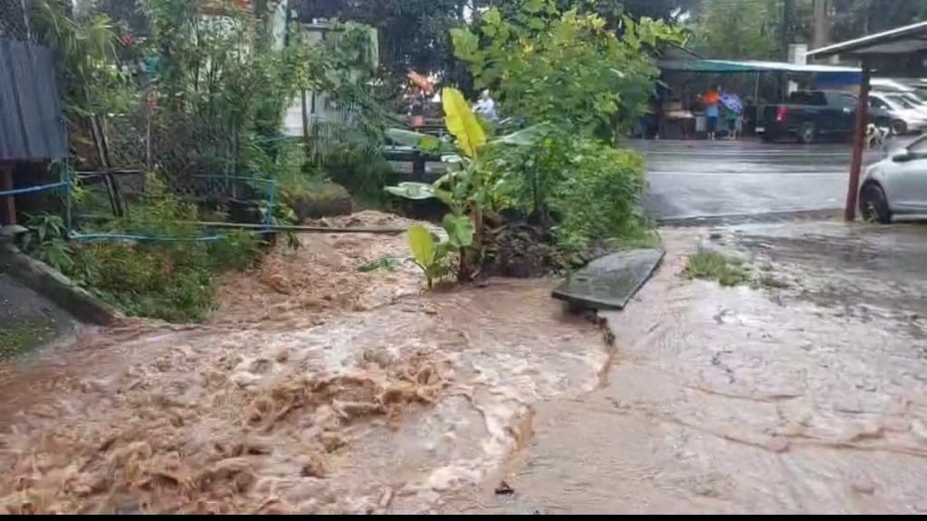 ฝนตกหนักน้ำป่าดอยสุเทพทะลักท่วมซ้ำ ฝั่งตะวันตกของเมืองเชียงใหม่ ฝนตกหนักน้ำป่าดอยสุเทพทะลักท่วมซ้ำ ฝั่งตะวันตกของเมืองเชียงใหม่