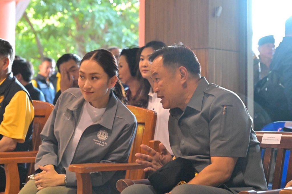 ‘นายกฯอิ๊งค์’ ยก ครม. ช่วยผู้ประสบภัย น้ำท่วมเชียงราย ชมเปาะ มท.เยียวยาเร็ว 3,000 ครอบครัว ‘คลัง’ เตรียมออก soft loan ช่วย ขณะ ‘พาณิชย์’ เตรียมสินค้าธงฟ้าแบ่งเบาภาระประชาชน ‘นายกฯอิ๊งค์’ ยก ครม. ช่วยผู้ประสบภัย น้ำท่วมเชียงราย ชมเปาะ มท.เยียวยาเร็ว 3,000 ครอบครัว ‘คลัง’ เตรียมออก soft loan ช่วย ขณะ ‘พาณิชย์’ เตรียมสินค้าธงฟ้าแบ่งเบาภาระประชาชน