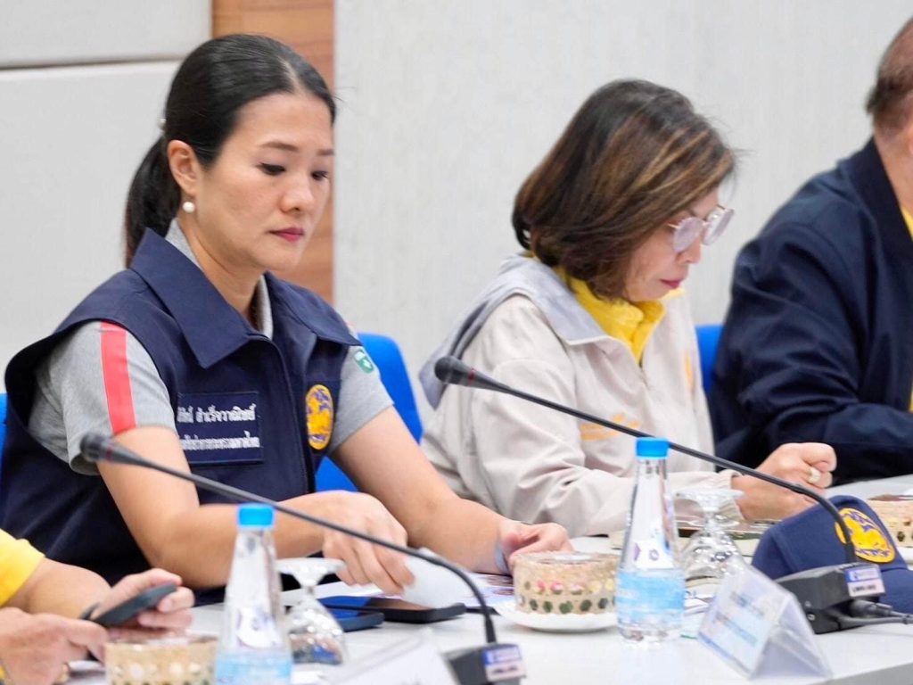 ‘นายกฯอิ๊งค์’ ยก ครม. ช่วยผู้ประสบภัย น้ำท่วมเชียงราย ชมเปาะ มท.เยียวยาเร็ว 3,000 ครอบครัว ‘คลัง’ เตรียมออก soft loan ช่วย ขณะ ‘พาณิชย์’ เตรียมสินค้าธงฟ้าแบ่งเบาภาระประชาชน ‘นายกฯอิ๊งค์’ ยก ครม. ช่วยผู้ประสบภัย น้ำท่วมเชียงราย ชมเปาะ มท.เยียวยาเร็ว 3,000 ครอบครัว ‘คลัง’ เตรียมออก soft loan ช่วย ขณะ ‘พาณิชย์’ เตรียมสินค้าธงฟ้าแบ่งเบาภาระประชาชน
