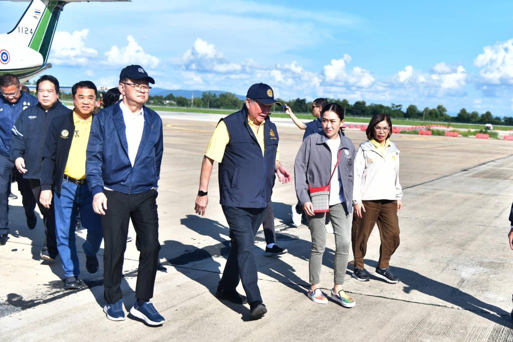 ‘นายกฯอิ๊งค์’ ยก ครม. ช่วยผู้ประสบภัย น้ำท่วมเชียงราย ชมเปาะ มท.เยียวยาเร็ว 3,000 ครอบครัว ‘คลัง’ เตรียมออก soft loan ช่วย ขณะ ‘พาณิชย์’ เตรียมสินค้าธงฟ้าแบ่งเบาภาระประชาชน ‘นายกฯอิ๊งค์’ ยก ครม. ช่วยผู้ประสบภัย น้ำท่วมเชียงราย ชมเปาะ มท.เยียวยาเร็ว 3,000 ครอบครัว ‘คลัง’ เตรียมออก soft loan ช่วย ขณะ ‘พาณิชย์’ เตรียมสินค้าธงฟ้าแบ่งเบาภาระประชาชน