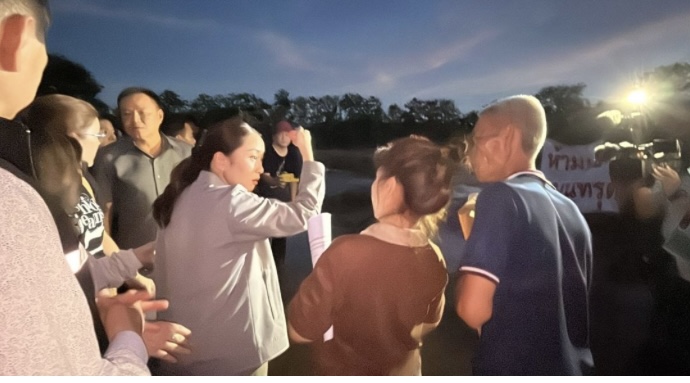 'นายกฯ'ลุยโคลนรับฟังปัญหาหมู่บ้านธนารักษ์ริมน้ำกก จ.เชียงราย 'นายกฯ'ลุยโคลนรับฟังปัญหาหมู่บ้านธนารักษ์ริมน้ำกก จ.เชียงราย