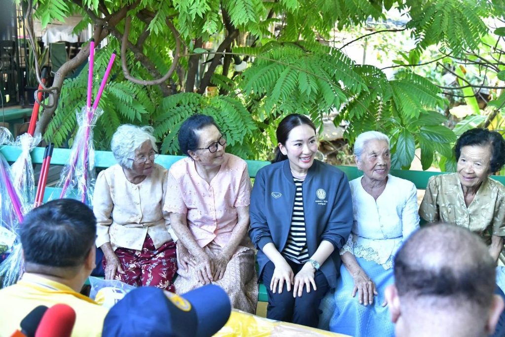นายกฯ ย้ำ จนท. มอนิเตอร์ระดับน้ำในแม่น้ำปิงตลอดเวลา หากพบผิดปกติต้องรีบแจ้งปชช. ทันที ขณะที่ ชาวเชียงใหม่ ตะโกนบอกรัก “นายกฯ อิ๊งค์” นายกฯ ย้ำ จนท. มอนิเตอร์ระดับน้ำในแม่น้ำปิงตลอดเวลา หากพบผิดปกติต้องรีบแจ้งปชช. ทันที ขณะที่ ชาวเชียงใหม่ ตะโกนบอกรัก “นายกฯ อิ๊งค์”