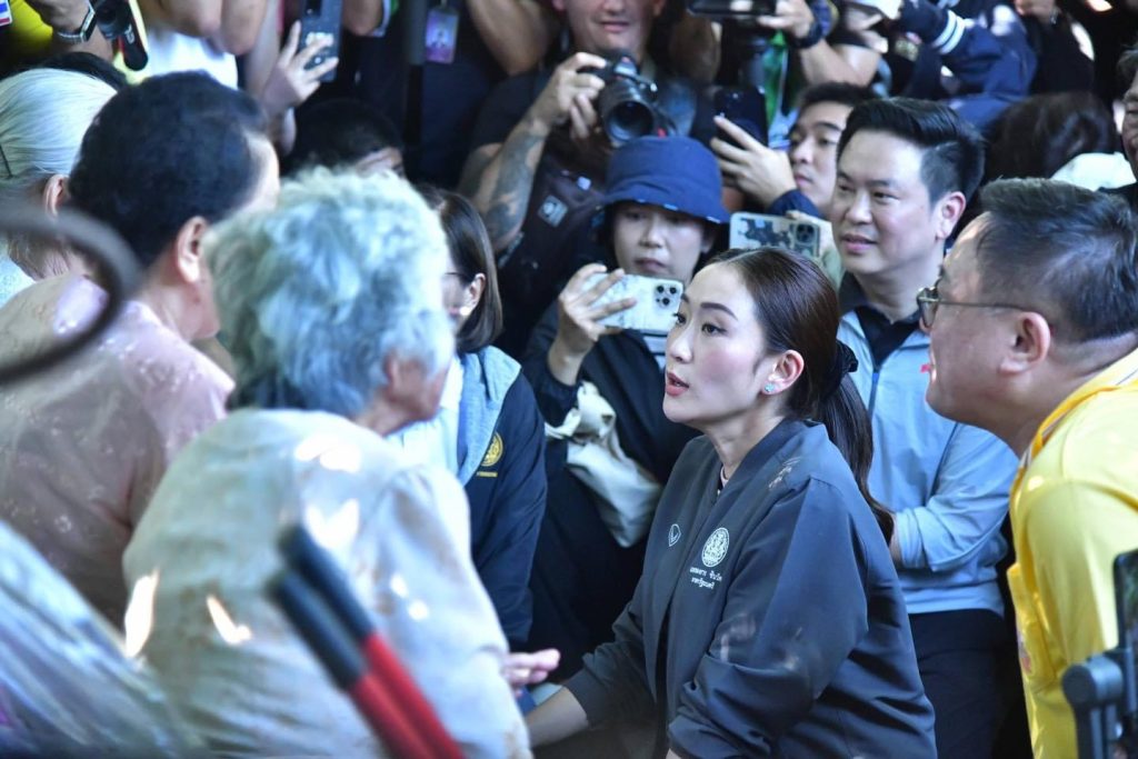 นายกฯ ย้ำ จนท. มอนิเตอร์ระดับน้ำในแม่น้ำปิงตลอดเวลา หากพบผิดปกติต้องรีบแจ้งปชช. ทันที ขณะที่ ชาวเชียงใหม่ ตะโกนบอกรัก “นายกฯ อิ๊งค์” นายกฯ ย้ำ จนท. มอนิเตอร์ระดับน้ำในแม่น้ำปิงตลอดเวลา หากพบผิดปกติต้องรีบแจ้งปชช. ทันที ขณะที่ ชาวเชียงใหม่ ตะโกนบอกรัก “นายกฯ อิ๊งค์”