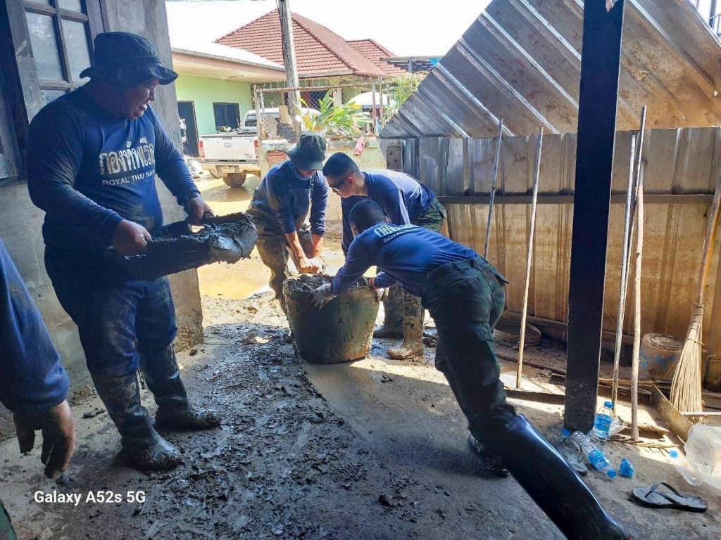 หน่วยบัญชาการต่อสู้อากาศยานและรักษาฝั่ง “ ระดมพล เร่งฟื้นฟู ” บ้านพักอาศัย ในเขตพื้นที่ อำเภอแม่สาย จังหวัดเชียงราย หน่วยบัญชาการต่อสู้อากาศยานและรักษาฝั่ง “ ระดมพล เร่งฟื้นฟู ” บ้านพักอาศัย ในเขตพื้นที่ อำเภอแม่สาย จังหวัดเชียงราย
