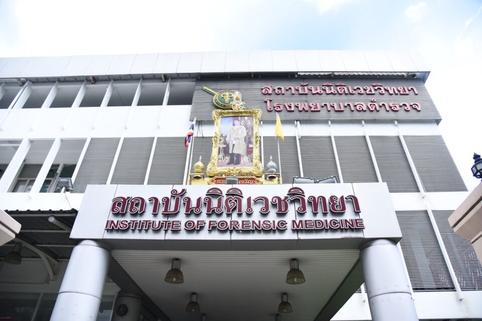 มท.1 “อนุทิน” ให้กำลังใจครอบครัวผู้เสียชีวิตจากเหตุไฟไหม้รถบัสทัศนศึกษา ขอบคุณสถาบันนิติเวชวิทยาเร่งชันสูตร ด้านปกครองออกใบมรณบัตรครบถ้วน ทยอยส่งทุกศพกลับบำเพ็ญกุศลวันนี้