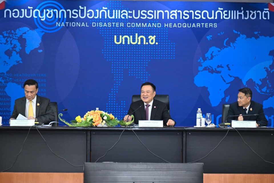 มท.1 ขอบคุณทุกภาคส่วนร่วมบรรเทาความทุกข์ผู้ประสบภัยน้ำท่วม กำชับ ปภ. เร่งสำรวจและจ่ายเงินเยียวยาโดยเร็ว วอนทุกฝ่ายวางแนวทางแก้อุทกภัยระยะยาว ใช้งบประมาณให้เกิดความยั่งยืน