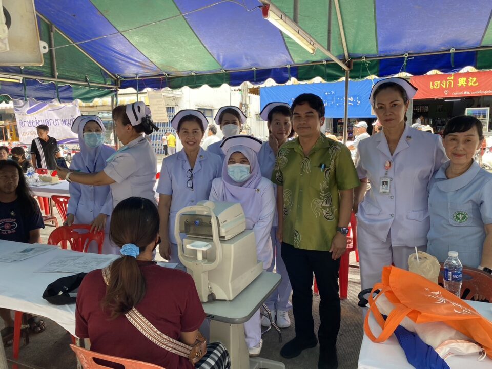 โรงพยาบาลเบตงออกหน่วยบริการตรวจสุขภาพและบริการให้คำปรึกษาด้านสุขภาพอนามัยฟรีเนื่องในวันพยาบาลแห่งชาติ
