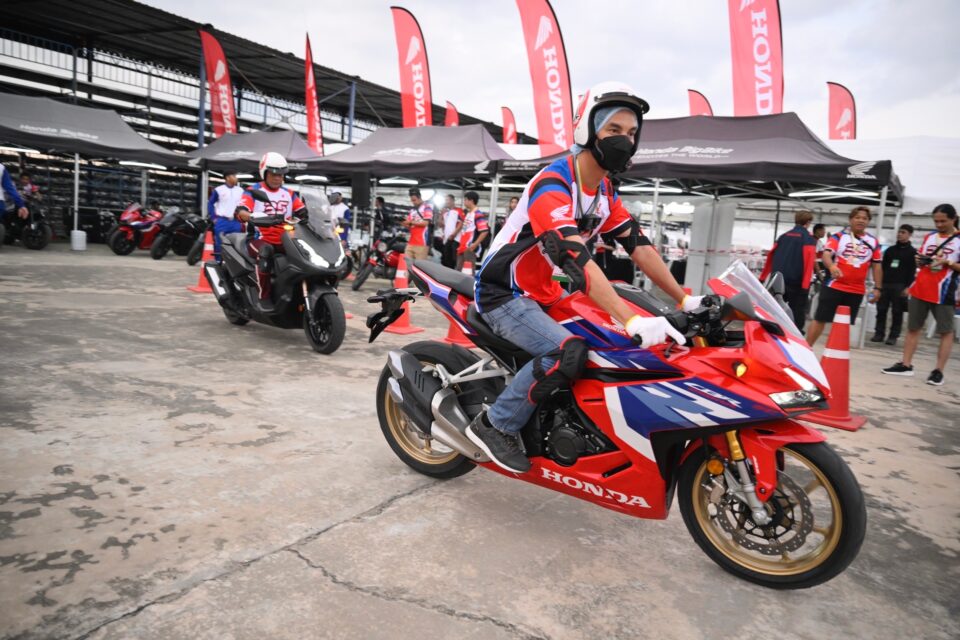ฮอนด้า จัดกิจกรรม Test Riding ให้แฟนๆ มอเตอร์สปอร์ตใน ThaiGP 2024 ทดลองขับขี่รถหลากหลายรุ่น