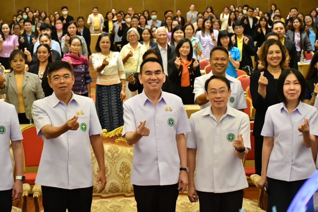 “หมอชาย-เดชอิศม์” รมช.สาธารณสุขผนึกทุกภาคส่วนยกระดับคุณภาพชีวิตผู้สูงอายุในชุมชนด้วยนวัตกรรมแพทย์แผนไทยรับมือสังคมสูงวัย(Aging society)อย่างยั่งยืน “หมอชาย-เดชอิศม์” รมช.สาธารณสุขผนึกทุกภาคส่วนยกระดับคุณภาพชีวิตผู้สูงอายุในชุมชนด้วยนวัตกรรมแพทย์แผนไทยรับมือสังคมสูงวัย(Aging society)อย่างยั่งยืน