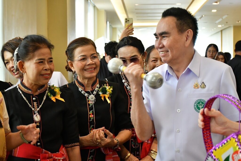 “หมอชาย-เดชอิศม์” รมช.สาธารณสุขผนึกทุกภาคส่วนยกระดับคุณภาพชีวิตผู้สูงอายุในชุมชนด้วยนวัตกรรมแพทย์แผนไทยรับมือสังคมสูงวัย(Aging society)อย่างยั่งยืน “หมอชาย-เดชอิศม์” รมช.สาธารณสุขผนึกทุกภาคส่วนยกระดับคุณภาพชีวิตผู้สูงอายุในชุมชนด้วยนวัตกรรมแพทย์แผนไทยรับมือสังคมสูงวัย(Aging society)อย่างยั่งยืน