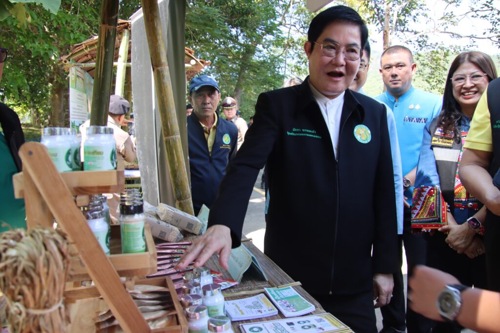รมช.เกษตรฯลงพื้นที่เร่งโครงการแม่ฮ่องสอนโมเดล รมช.เกษตรฯลงพื้นที่เร่งโครงการแม่ฮ่องสอนโมเดล