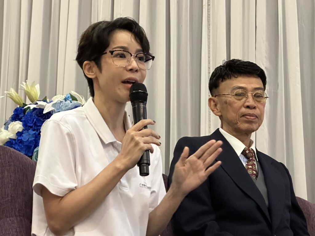 นุ๊ก สุทธิดา ปันประสบการณ์รักษามะเร็งที่ เมืองจีน นุ๊ก สุทธิดา ปันประสบการณ์รักษามะเร็งที่เมืองจีน