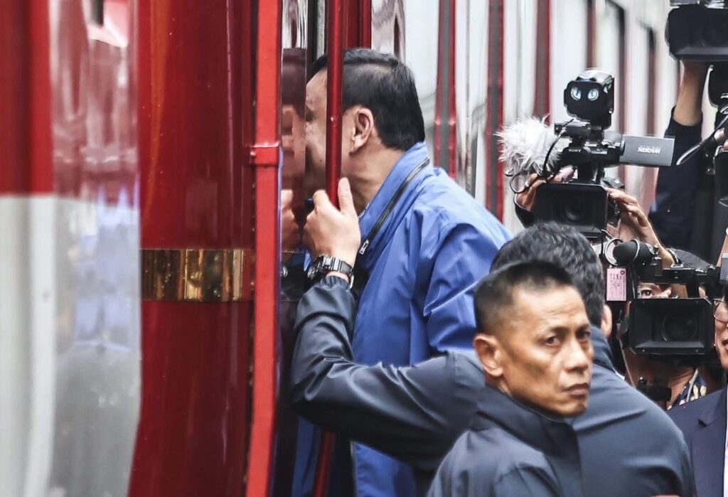 คึกคัก “นายกฯ แพทองธาร” ลาราชการ นำทีมเพื่อไทย ขึ้นรถไฟในรอบ 20 ปีไปสัมมนาพรรคที่หัวหิน 13-14 ธ.ค. บอกดีใจไปกับครอบครัว คึกคัก “นายกฯ แพทองธาร” ลาราชการ นำทีมเพื่อไทย ขึ้นรถไฟในรอบ 20 ปีไปสัมมนาพรรคที่หัวหิน 13-14 ธ.ค. บอกดีใจไปกับครอบครัว