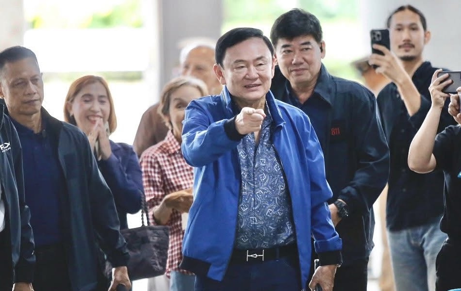 “ทักษิณ” รับ พท.เล็งส่งภรรยา สจ.โต้ง ชิงนายก อบจ.จริง- “อิ๊งค์” จ่อคุมปราบมาเฟียเอง “ทักษิณ” รับ พท.เล็งส่งภรรยา สจ.โต้ง ชิงนายก อบจ.จริง- “อิ๊งค์” จ่อคุมปราบมาเฟียเอง