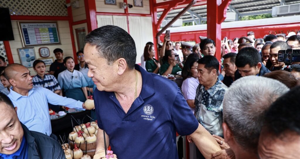 ถึงหัวหินแล้ว! ขบวนรถไฟพรรคเพื่อไทย นายกฯ เตรียมนำทัพ ร่วมงานสัมมนา ปชช.แห่ต้อนรับเพียบ ถึงหัวหินแล้ว! ขบวนรถไฟพรรคเพื่อไทย นายกฯ เตรียมนำทัพ ร่วมงานสัมมนา ปชช.แห่ต้อนรับเพียบ