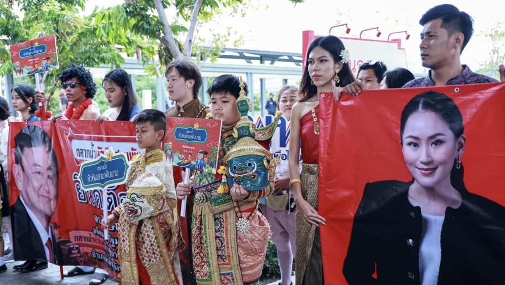 ถึงหัวหินแล้ว! ขบวนรถไฟพรรคเพื่อไทย นายกฯ เตรียมนำทัพ ร่วมงานสัมมนา ปชช.แห่ต้อนรับเพียบ ถึงหัวหินแล้ว! ขบวนรถไฟพรรคเพื่อไทย นายกฯ เตรียมนำทัพ ร่วมงานสัมมนา ปชช.แห่ต้อนรับเพียบ
