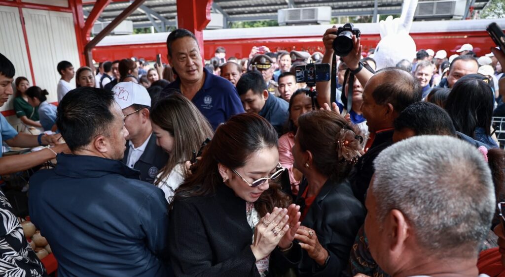 ถึงหัวหินแล้ว! ขบวนรถไฟพรรคเพื่อไทย นายกฯ เตรียมนำทัพ ร่วมงานสัมมนา ปชช.แห่ต้อนรับเพียบ ถึงหัวหินแล้ว! ขบวนรถไฟพรรคเพื่อไทย นายกฯ เตรียมนำทัพ ร่วมงานสัมมนา ปชช.แห่ต้อนรับเพียบ