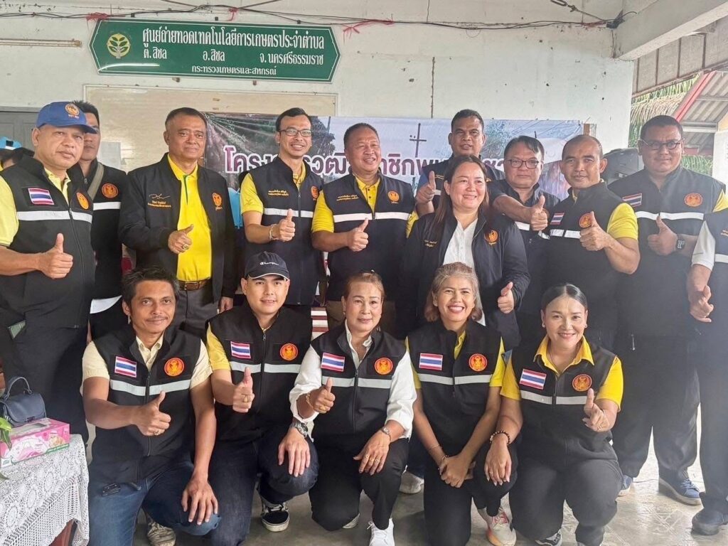 พลเอก เกรียงไกร นำทัพ สว. แจก “น้ำใจ” เพื่อชาวนครศรีฯ พลเอก เกรียงไกร นำทัพ สว. แจก “น้ำใจ” เพื่อชาวนครศรีฯ