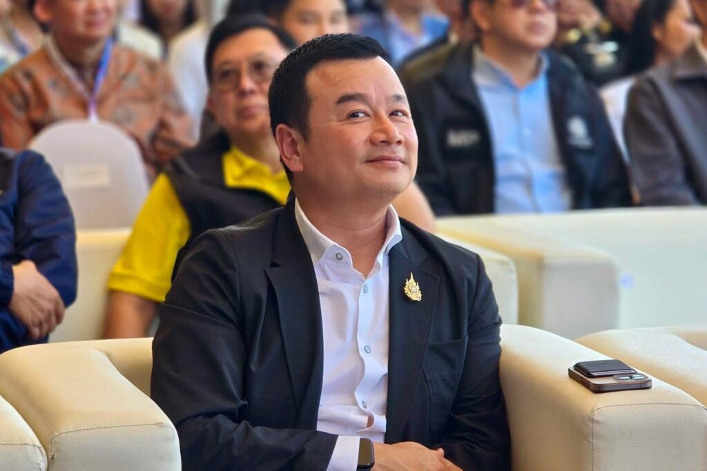 นายกฯ เปิดงานแสดงเรือนานาชาติแห่งประเทศไทย และลักซ์ชูรี่ไลฟ์สไตล์ ระบุ เคยทำงานเอกชนเข้าใจนักธุรกิจ พร้อมช่วยเคลียร์ความยุ่งยาก หนุนธุรกิจทางน้ำ - ท่องเที่ยวภูเก็ต นายกฯ เปิดงานแสดงเรือนานาชาติแห่งประเทศไทย และลักซ์ชูรี่ไลฟ์สไตล์ ระบุ เคยทำงานเอกชนเข้าใจนักธุรกิจ พร้อมช่วยเคลียร์ความยุ่งยาก หนุนธุรกิจทางน้ำ - ท่องเที่ยวภูเก็ต