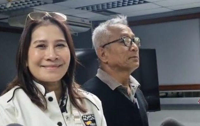 ‘มาดามอ้อย’ หอบเอกสารหลักฐาน คดีทนายตั้มโกงเงิน 71 ล้านบาท ยื่น ปปง. ขอรับการคุ้มครองสิทธิผู้เสียหาย ยืนยัน ไม่ขอไกล่เกลี่ย ขอลุยสุดซอย ด้าน รองโฆษก ปปง. ชี้ บ้านหรูที่ถูกยึดห้ามบุคคลภายนอกเข้าใช้ เว้นแต่ยื่นคำร้องขอใช้ทรัพย์ชั่วคราว ‘มาดามอ้อย’ หอบเอกสารหลักฐาน คดีทนายตั้มโกงเงิน 71 ล้านบาท ยื่น ปปง. ขอรับการคุ้มครองสิทธิผู้เสียหาย ยืนยัน ไม่ขอไกล่เกลี่ย ขอลุยสุดซอย ด้าน รองโฆษก ปปง. ชี้ บ้านหรูที่ถูกยึดห้ามบุคคลภายนอกเข้าใช้ เว้นแต่ยื่นคำร้องขอใช้ทรัพย์ชั่วคราว
