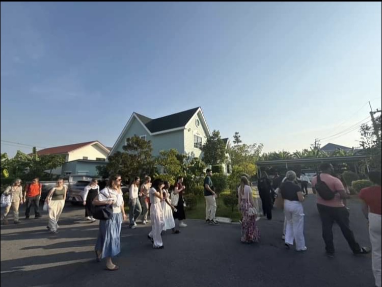 นักศึกษาอเมริกัน บินมาดูงานมูลนิธิอารยสถาปัตย์ฯ นักศึกษาอเมริกัน บินมาดูงานมูลนิธิอารยสถาปัตย์ฯ