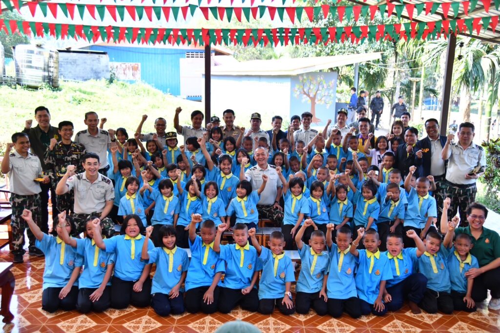 “เฉลิมชัย” บินตรวจทุ่งใหญ่นเรศวร วอน ทุกฝ่ายเฝ้าระวังไฟป่า สร้างความเข้าใจให้ “ชุมชน คน ป่า อยู่ร่วมกันได้” “เฉลิมชัย” บินตรวจทุ่งใหญ่นเรศวร วอน ทุกฝ่ายเฝ้าระวังไฟป่า สร้างความเข้าใจให้ “ชุมชน คน ป่า อยู่ร่วมกันได้”