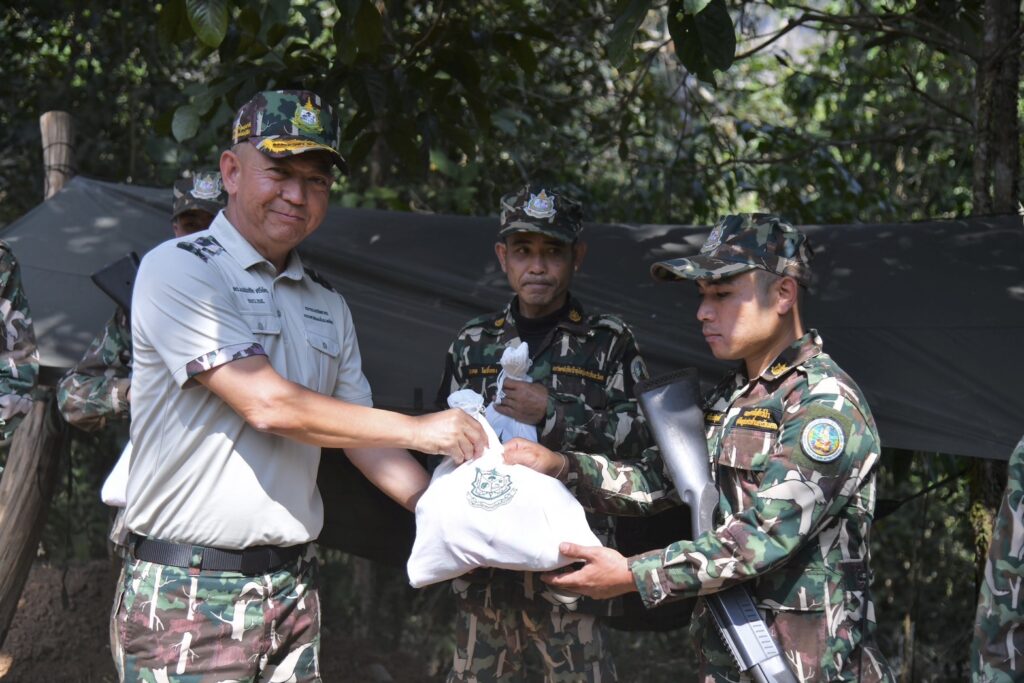 “เฉลิมชัย” บินตรวจทุ่งใหญ่นเรศวร วอน ทุกฝ่ายเฝ้าระวังไฟป่า สร้างความเข้าใจให้ “ชุมชน คน ป่า อยู่ร่วมกันได้” “เฉลิมชัย” บินตรวจทุ่งใหญ่นเรศวร วอน ทุกฝ่ายเฝ้าระวังไฟป่า สร้างความเข้าใจให้ “ชุมชน คน ป่า อยู่ร่วมกันได้”