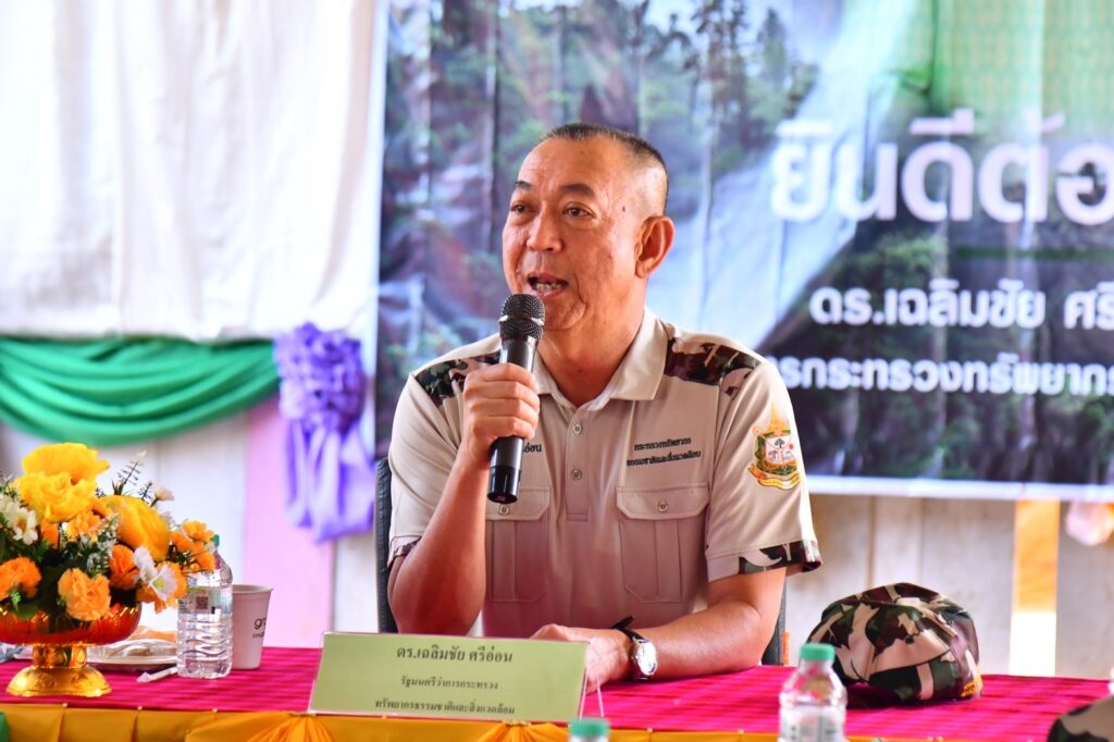 “เฉลิมชัย” บินตรวจทุ่งใหญ่นเรศวร วอน ทุกฝ่ายเฝ้าระวังไฟป่า สร้างความเข้าใจให้ “ชุมชน คน ป่า อยู่ร่วมกันได้” “เฉลิมชัย” บินตรวจทุ่งใหญ่นเรศวร วอน ทุกฝ่ายเฝ้าระวังไฟป่า สร้างความเข้าใจให้ “ชุมชน คน ป่า อยู่ร่วมกันได้”