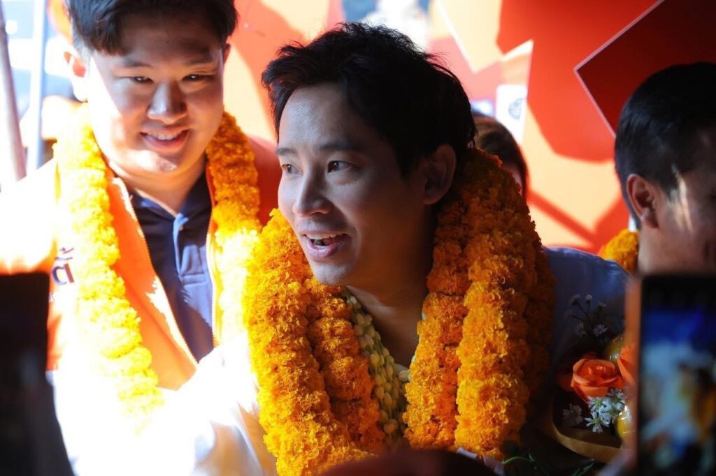‘พิธา‘ เดินตลาดสันกำแพง ช่วย ‘พันธุ์อาจ’ หาเสียงนายกอบจ.เชียงใหม่ ขอความไว้วางใจชาวสันกำแพง ดันท้องถิ่น-สส.ทำงานร่วมกันไร้รอยต่อ ขยายครอบครัวพรรคประชาชนให้ใหญ่ขึ้น ‘พิธา‘ เดินตลาดสันกำแพง ช่วย ‘พันธุ์อาจ’ หาเสียงนายกอบจ.เชียงใหม่ ขอความไว้วางใจชาวสันกำแพง ดันท้องถิ่น-สส.ทำงานร่วมกันไร้รอยต่อ ขยายครอบครัวพรรคประชาชนให้ใหญ่ขึ้น