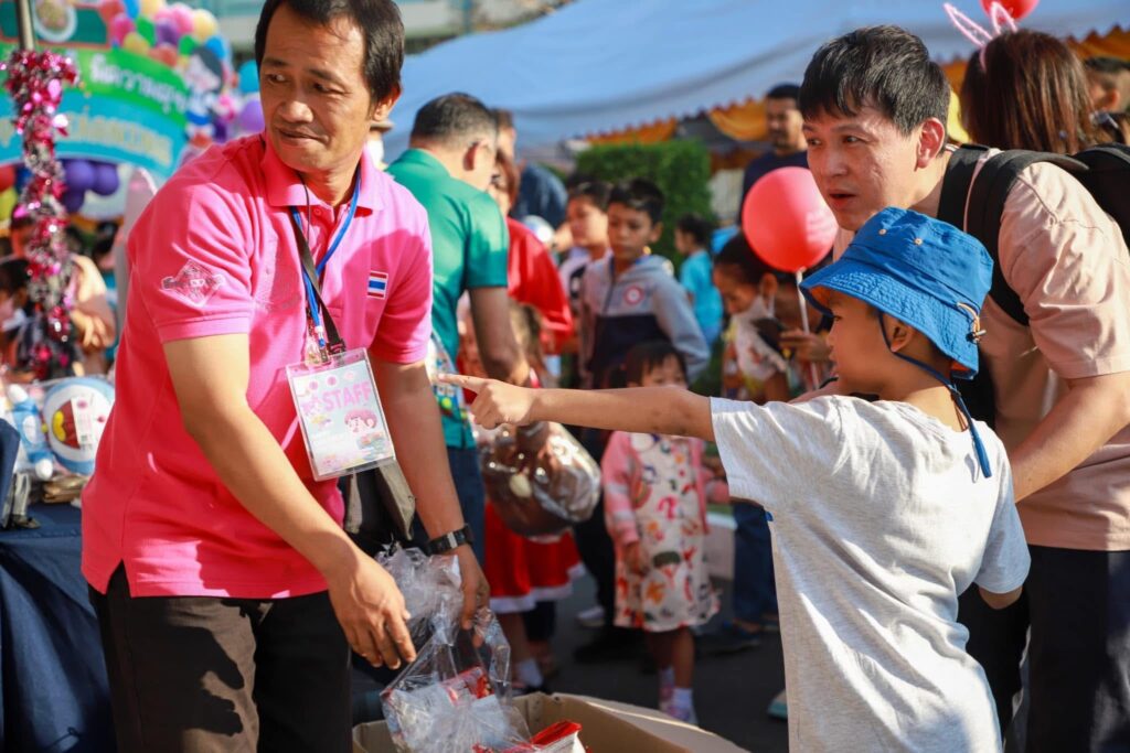 กระทรวงศึกษาธิการ จัดงานวันเด็ก คึกคัก สกสค. ร่วมสร้างสีสัน แจกรางวัล มอบความสุขในวันเด็กแห่งชาติ 2568 กระทรวงศึกษาธิการ จัดงานวันเด็ก คึกคัก สกสค. ร่วมสร้างสีสัน แจกรางวัล มอบความสุขในวันเด็กแห่งชาติ 2568