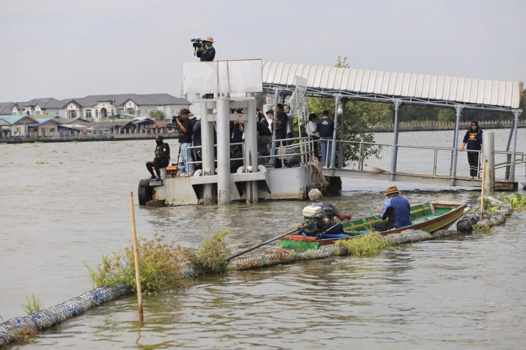 จำลองเหตุการณ์ “แตงโม นิดา” พลัดตกเรือกลางแม่น้ำเจ้าพระยา จำลองเหตุการณ์ “แตงโม นิดา” พลัดตกเรือกลางแม่น้ำเจ้าพระยา