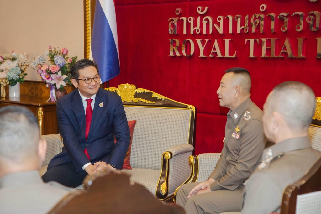 ทรู คอร์ปอเรชั่น หารือ ผบ.ตร. ผนึกกำลังตั้ง “วอร์รูม” ทลายแก๊งคอลเซ็นเตอร์ ทรู คอร์ปอเรชั่น หารือ ผบ.ตร. ผนึกกำลังตั้ง “วอร์รูม” ทลายแก๊งคอลเซ็นเตอร์